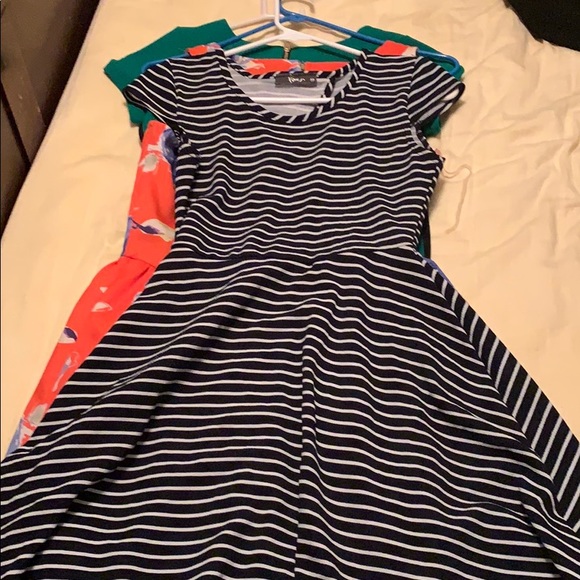 Dresses - Picture 5 of 6